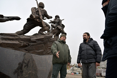 Глава Тувы проверил готовность памятников братьям Шумовым и участникам СВО