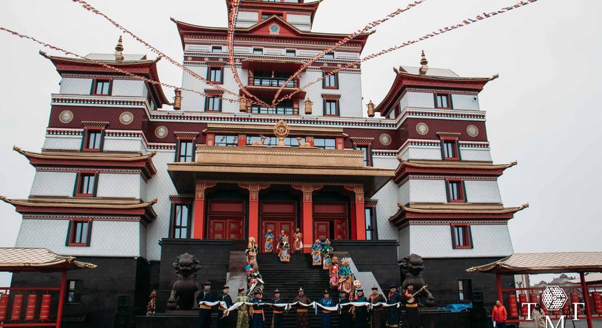 Ровно год назад в Кызыле открыли крупнейший в России буддийский монастырь «Тубтен Шедруб Линг»