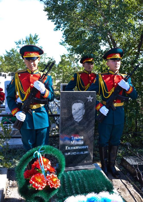 Установили памятник и восстановили справедливость