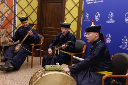 В Москве прошла встреча фольклорной группы из Тувы с земляками