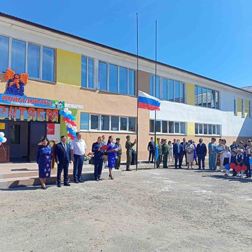 Глава Тувы Владислав Ховалыг поздравил самагалтайских школьников с Днем знаний