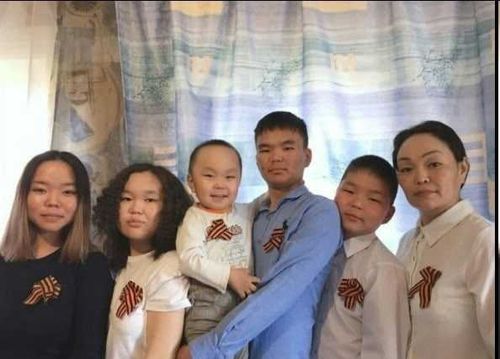 Многодетной маме из Тоджи присвоили звание «Мать-героиня»