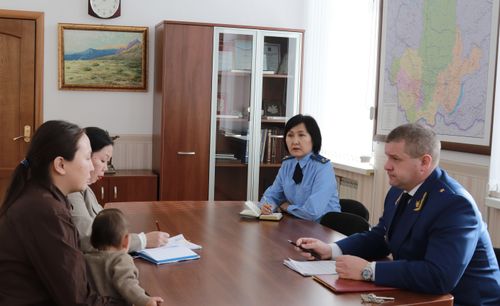 Прокурор республики и уполномоченный по правам ребенка в Туве провели прием граждан