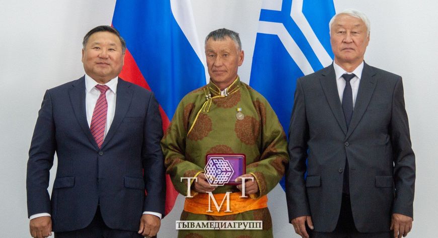 В Правительстве Тувы чествовали лучших животноводов республики