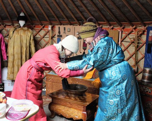 Обряды тувинцев, связанные с приветствием