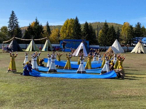 Глава Тувы поздравил тоджинцев со 130-летием села Тоора-Хема