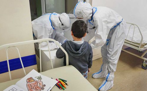 Роспотребнадзор: «Омикрон» особенно опасен для детей от 2 до 5 лет