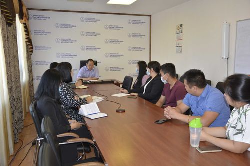 Анатолий Югай взял кураторство над тувинскими студентами в Иркутске