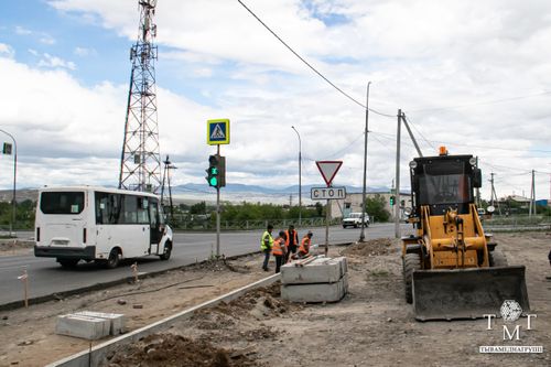 В Кызыле продолжаются работы по расширению участка дороги по улице Кечил-оола