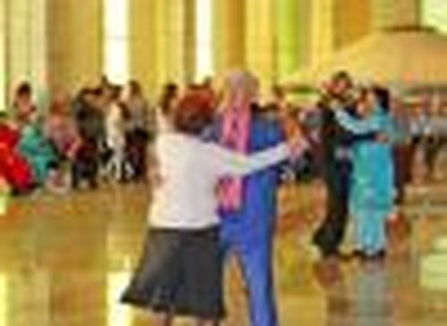 Под звуки вальса…