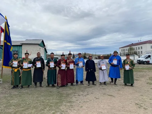 В Эрзинском районе прошел турнир по стрельбе из традиционного лука, сообщает администрация муниципалитета в социальных сетях.