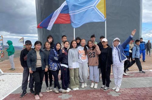 Выпускники Республиканской школы искусств поднялись на гору Догээ