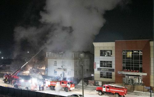 В столице Тувы оперативно потушен крупный пожар в трехэтажном офисном здании