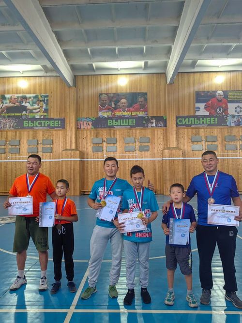 В Туве прошли спортивные соревнования в честь Дня отца