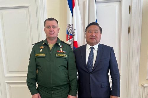 Глава Тувы встретился с командующим сухопутных войск ВС РФ