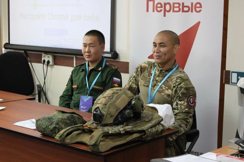 Герои спецоперации выступили перед хранителями истории