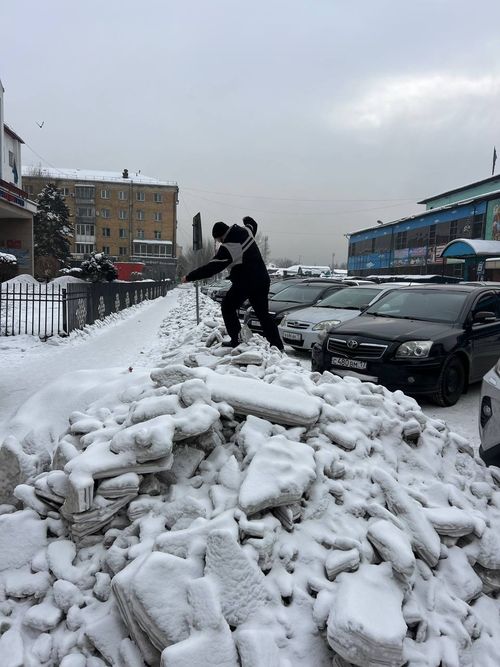 Снежные баррикады на улицах Кызыла