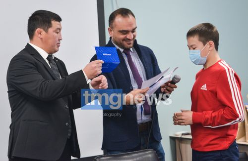 Тренерам Тувы и их воспитанникам вручили награды