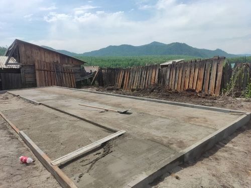 В Эржее началось строительство плоскостной спортивной площадки