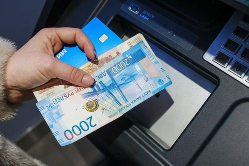 Опрос: три четверти родителей потратят детские накопления на образование