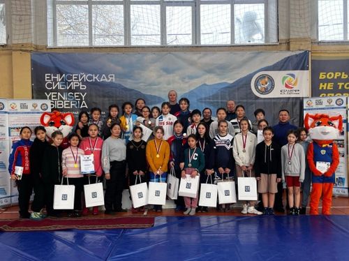 В Туве прошел фестиваль женской борьбы «Енисейская Сибирь»