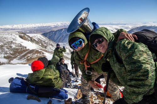 Где Шат-гора вела с Казбеком спор…