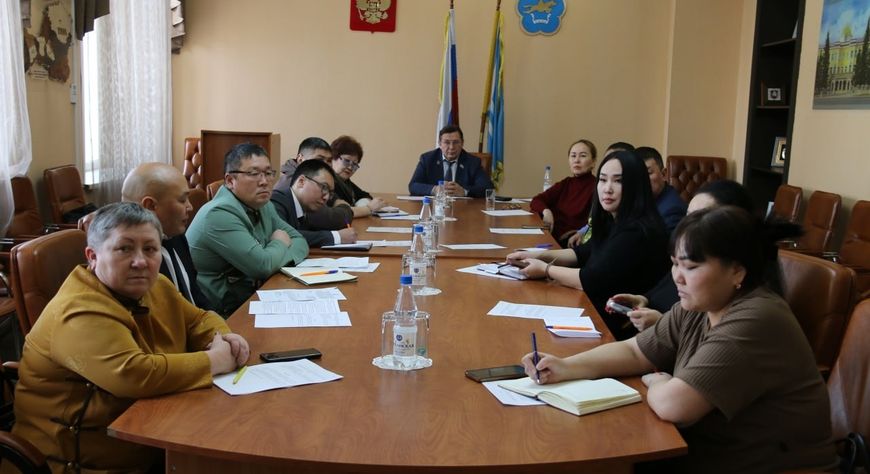 В Верховном Хурале обсудили предложение о создании этнокультурного уголка для КМНС