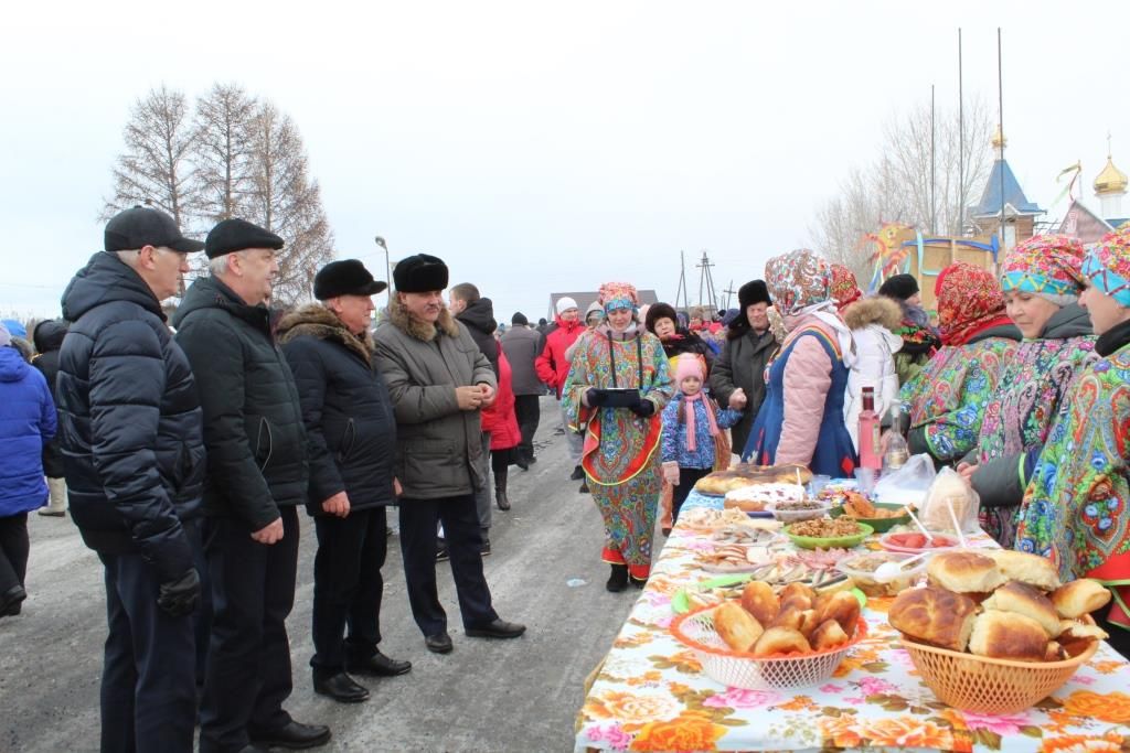 Проводы зимы в 2023 масленица кирово чепецк. Театрализованное представление «проводы зимы». Праздник проводы зимы. Масленица гуляния в челябинске. Масленица в суздале.