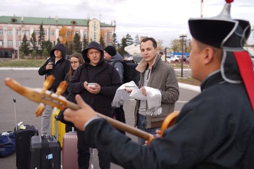 В Туву продолжают прибывать гости к празднованию 80-летия со дня вхождения Тувинской Народной Республики в состав СССР