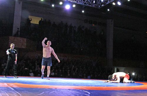 Тувинский борец Андрей Монгуш стал претендентом на пояс чемпиона «Саха Арена 6»