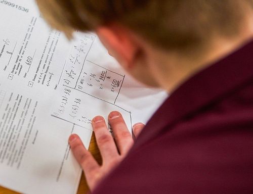 В Туве каждую неделю проходят онлайн-консультации для выпускников