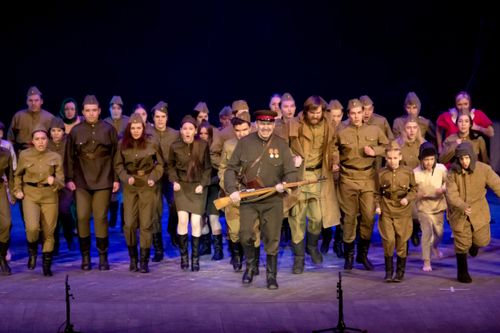 Тувинским зрителям представили оперу Кирилла Молчанова «Зори здесь тихие»