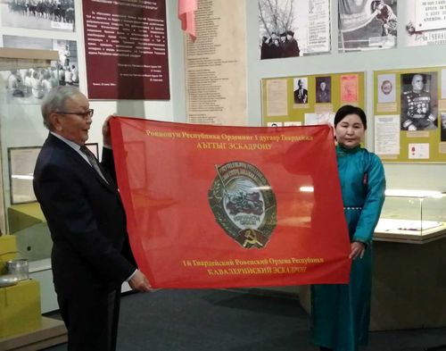 Копию знамени тувинского добровольческого эскадрона сохранят в Национальном музее