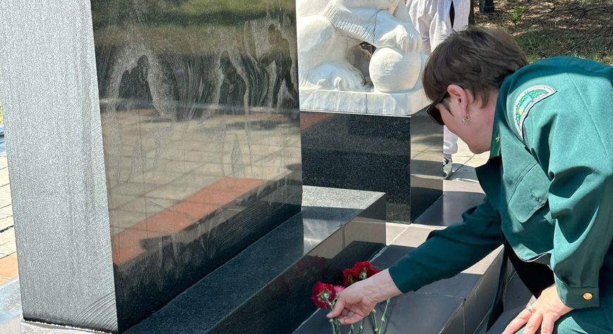 В Туве почтили память лесников и пожарных