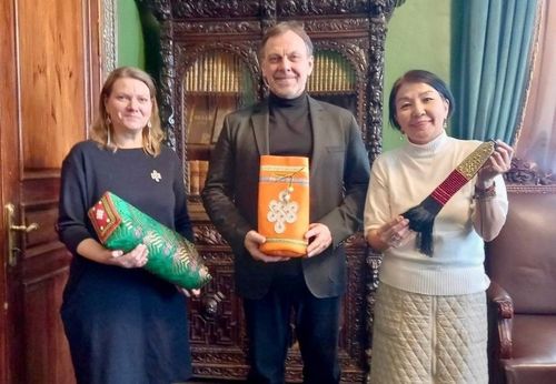 Работы тувинских мастеров передали в Музей антропологии и этнографии РАН