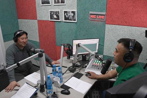 Врио главы Тувы побывал в эфире нового радио "Звезда Кызыл"