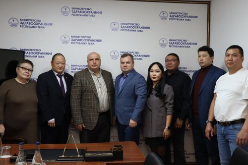 В Туве работает делегация врачей Центра Илизарова