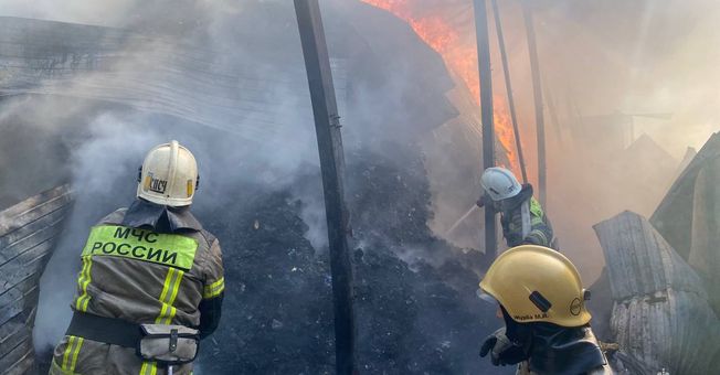 В Краснодаре пожар на Ростовском шоссе тушили более четырех часов
