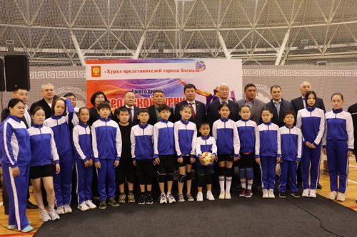 При поддержке «Единой России» стартовал трехдневный общегородской турнир по волейболу, посвященный Дню местного самоуправления и 110-летию столицы