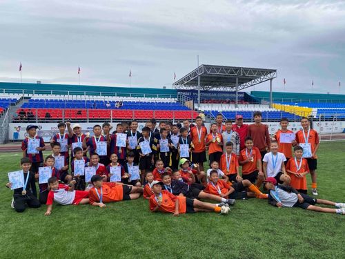 В Туве завершилось первенство республики по футболу среди молодежи