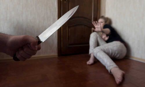 Ревнивый рецидивист покалечил свою супругу ножом