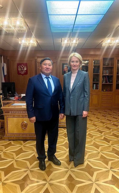 Владислав Ховалыг встретился с Викторией Абрамченко