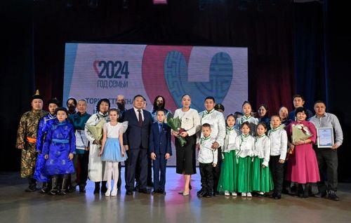 Тываның Баштыңы «Өг-бүлениң беш чылы» деп чаа төлевилелди чарлаан