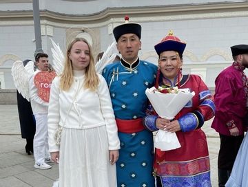 Денис Сотпа и Олча Ооржак сыграли свадьбу на международной выставке «Россия» на ВДНХ