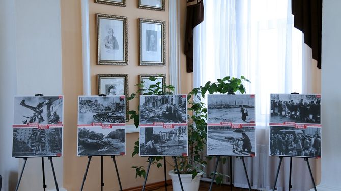 В здании Верховного Хурала открыт историко-документальный фотопроект «Летописцы истории – Спираль времени сквозь объективы фотокамер»