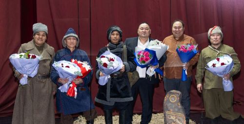 Театрның сценазында чаа шии