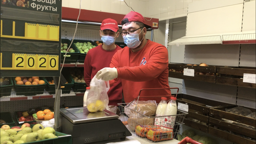 В Туве волонтеры помогают пожилым и маломобильным гражданам в период распространения коронавируса