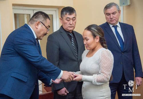 Память о Героях: в Верховном Хурале состоялось вручение наград родственникам погибших защитников