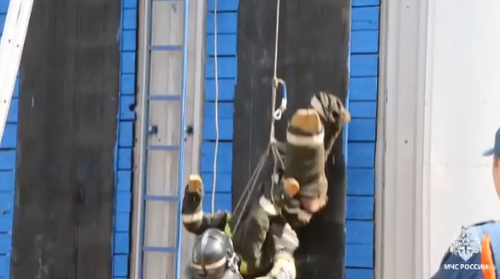 В Туве прошли соревнования «Лучшее звено газодымозащитной службы»