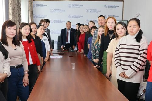 Министр здравоохранения Анатолий Югай встретился с молодыми специалистами